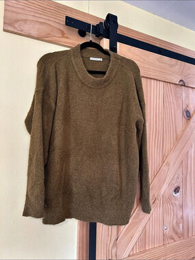 STACCATO green Crew Neck Sweater Like New